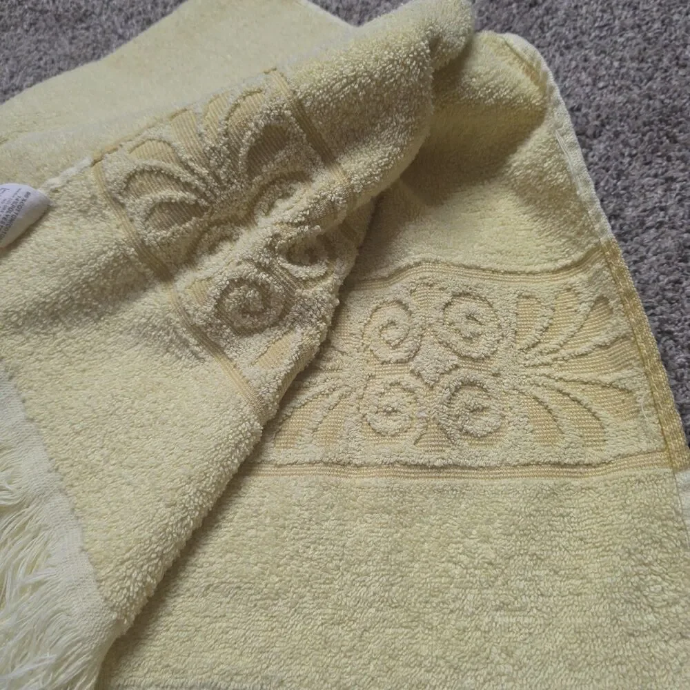 Vintage 1970s Cannon Monticello Bath Towel Light Yellow 22 X 42 Retro Bathroom